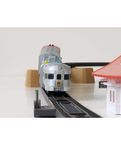 1950 Santa Fe Super Chief F7 EMD Battery Operated Train Set $93.99 Toy Vehicle Playsets